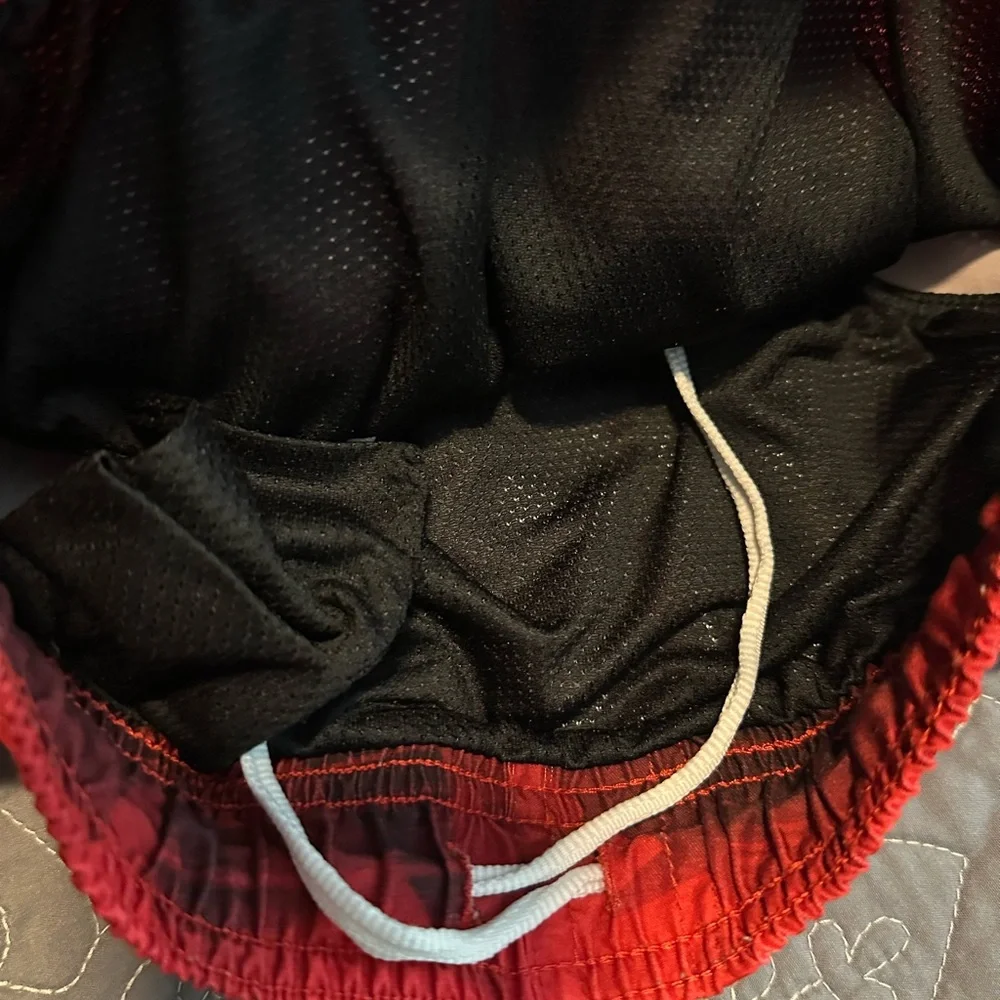 Nike Boys Red/Black Lined Swim Trunks Size Large